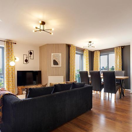 Pass The Keys Spacious And Modern Flat With Own Car Park CBG Exterior foto